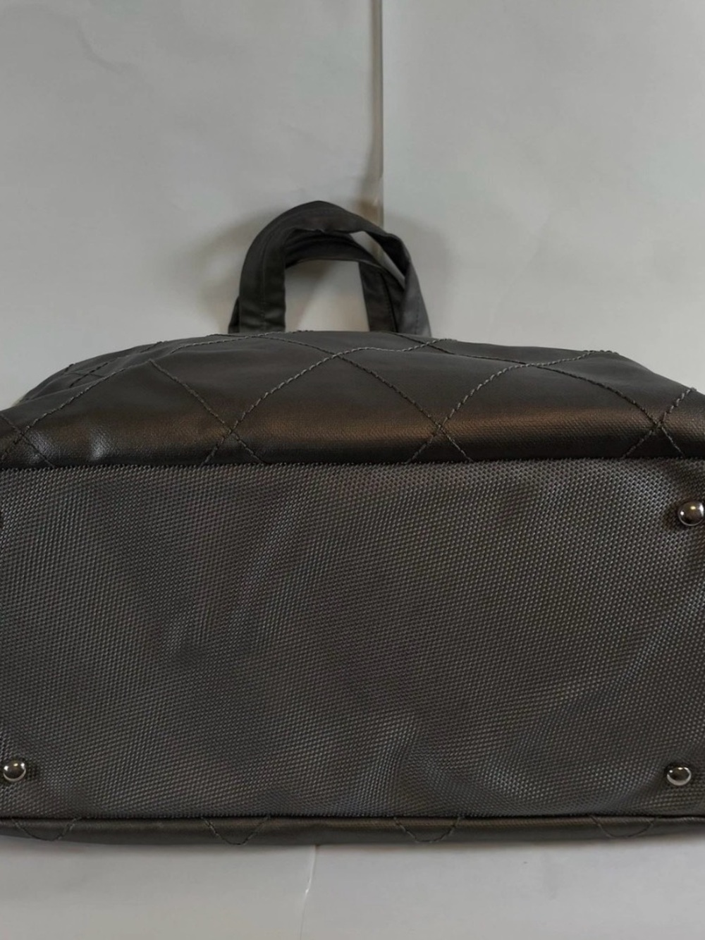 CHANEL Quilted Metallic Black Tote with Cream Accents - Picture 5 of 9